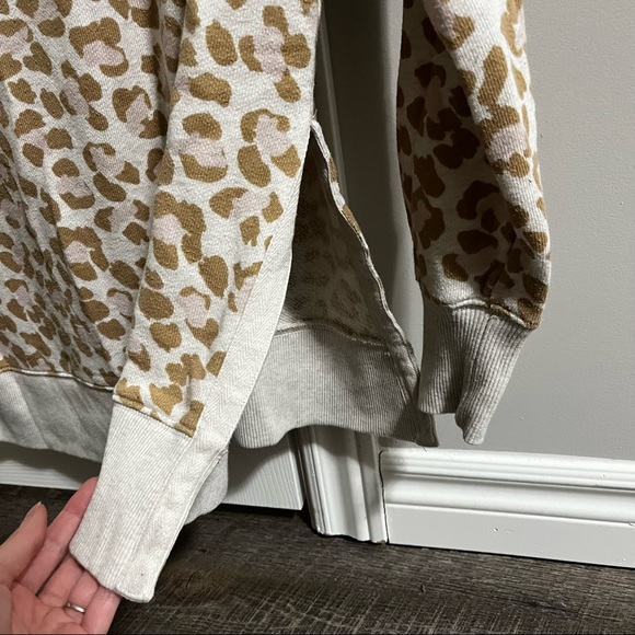 AERIE | LEOPARD PRINT CREWNECK SWEATER - Picture 5 of 8